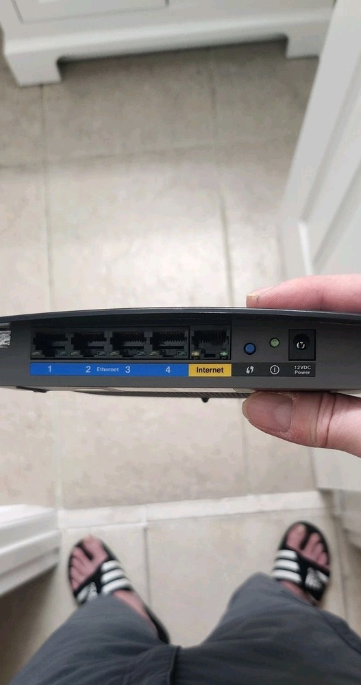 Cisco WIFI Router EA2700
