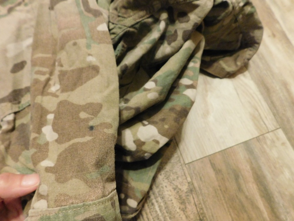 US ARMY MULTICAM FLAME RESISTANT TOP COAT SIZE MEDIUM - REG