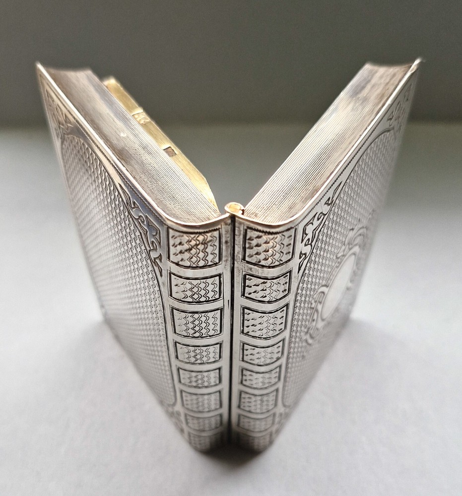 Exceptional antique Russian solid silver cigarette box, Moscow 1882