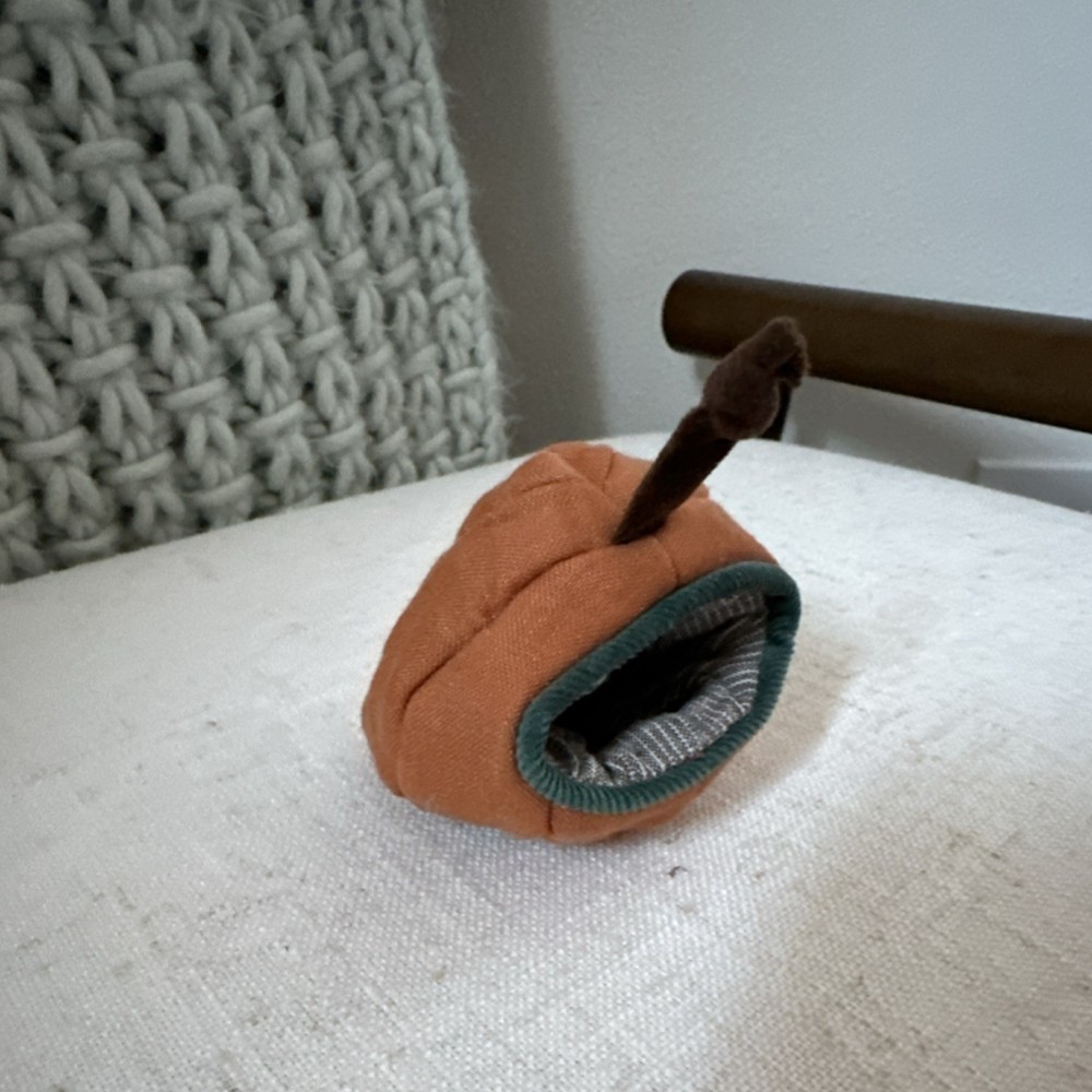 Hazel Village Mini Pumpkin Pod