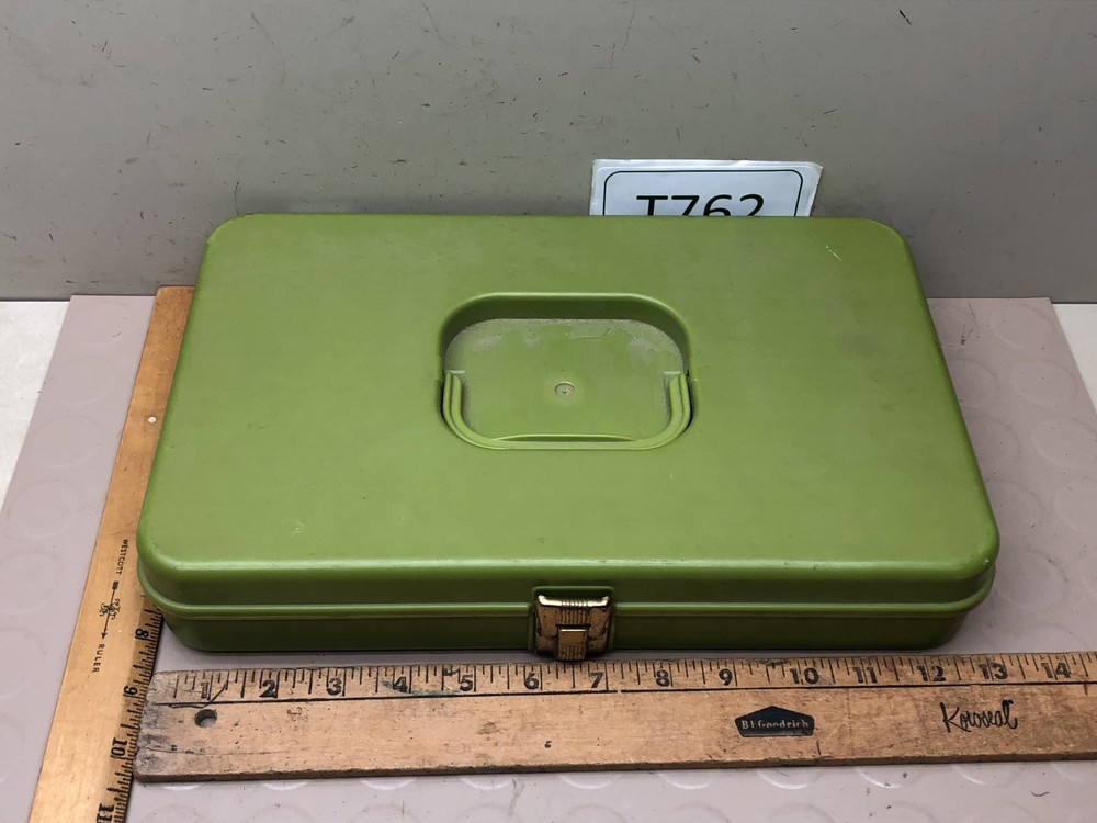 Vintage Plastic WIL-HOLD Wilson Green Sewing Thread Box Holder Spools Thread