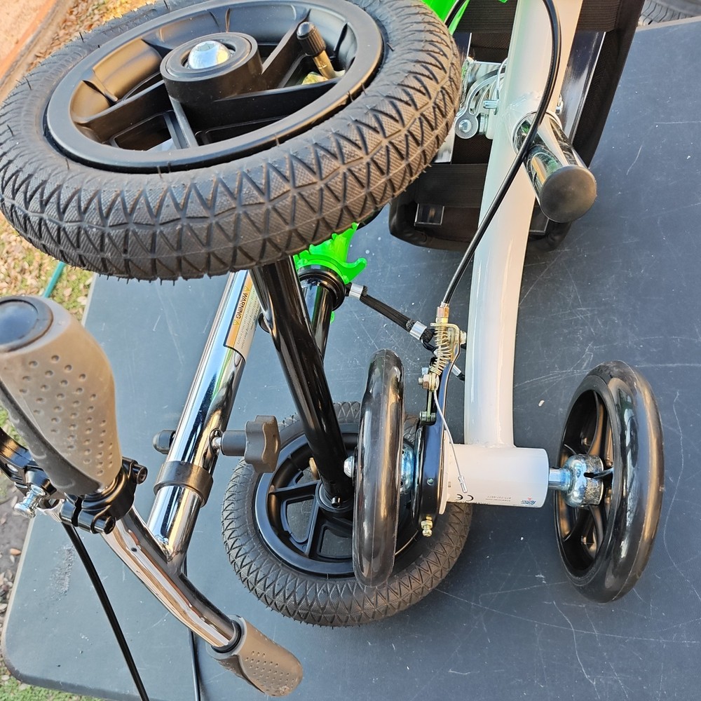kneerover go foldable knee scooter with memory foam pad