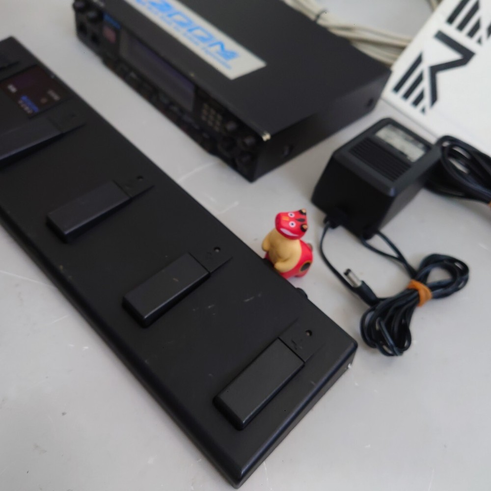 Zoom 9050 Advanced Instrument Multi-Effects Processor Rack Unit not power up