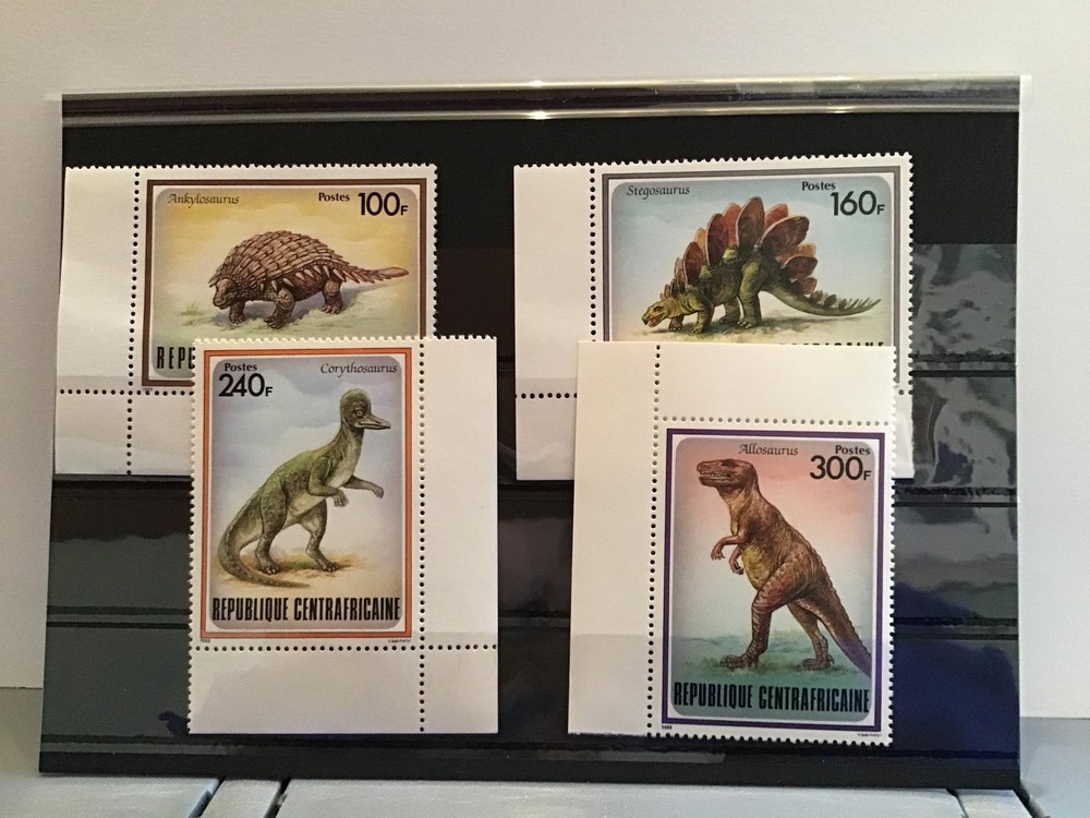 Dinosaurs   mint never hinged  stamps  R24494