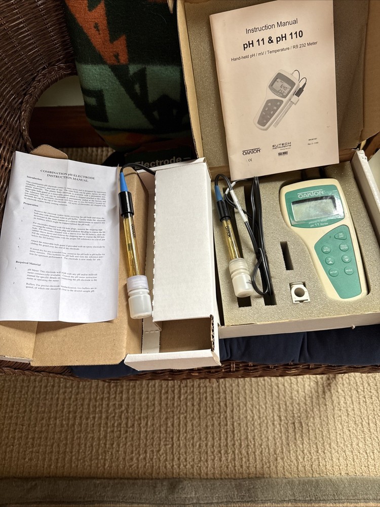 Oakton PH 11 Handheld Meter