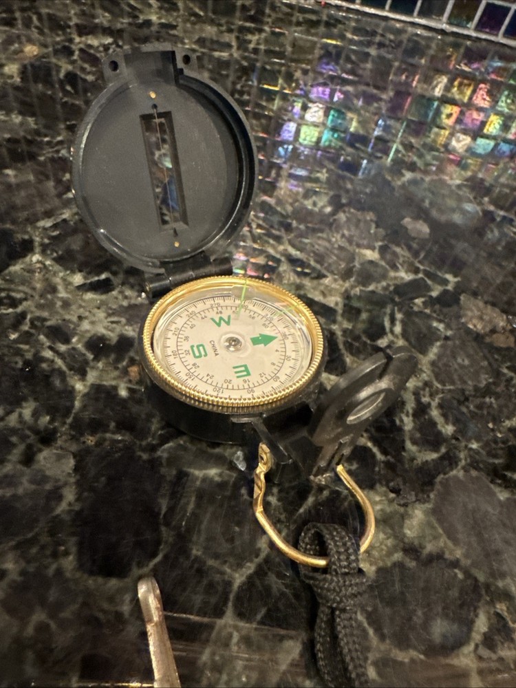 VINTAGE ENGINEERS COMPASS GREAT CONDITION BLACK HARD PLASTIC/BRASS