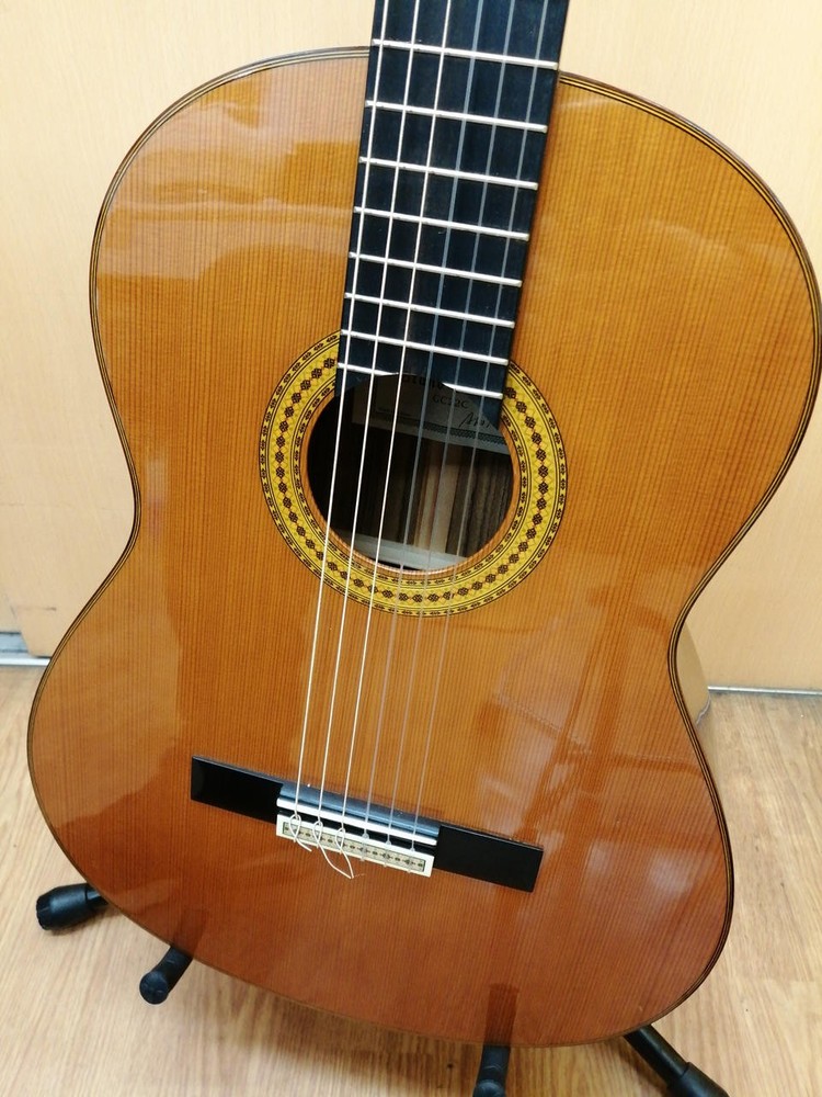 YAMAHA GC22C lassical guitar