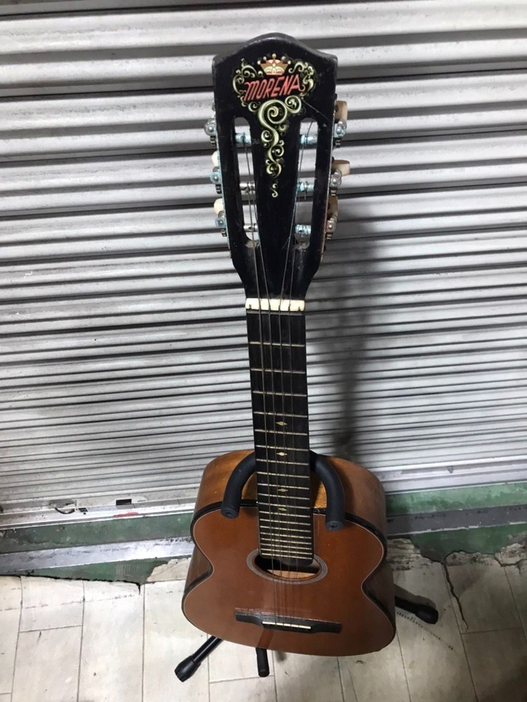 Morena Classical Guitar Usedcm With Wear And Missing String