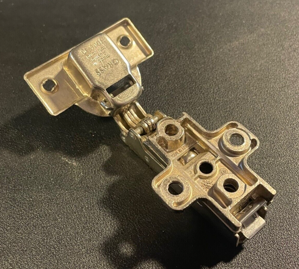 GRASS Hinge 1006-30, #046 Baseplate, Clip On 110° Self Close Spring Full O'lay