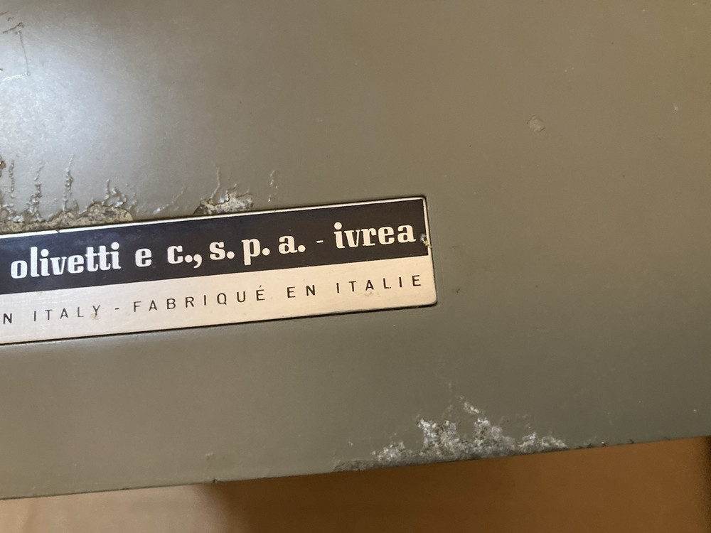 Olivetti Studio 44 Original Typewriter