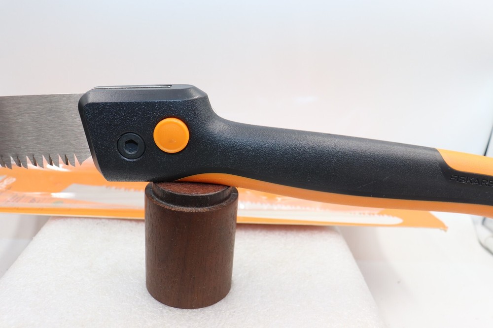 Fiskars 10” Blade Folding/Locking Power Tooth Pruning Saw