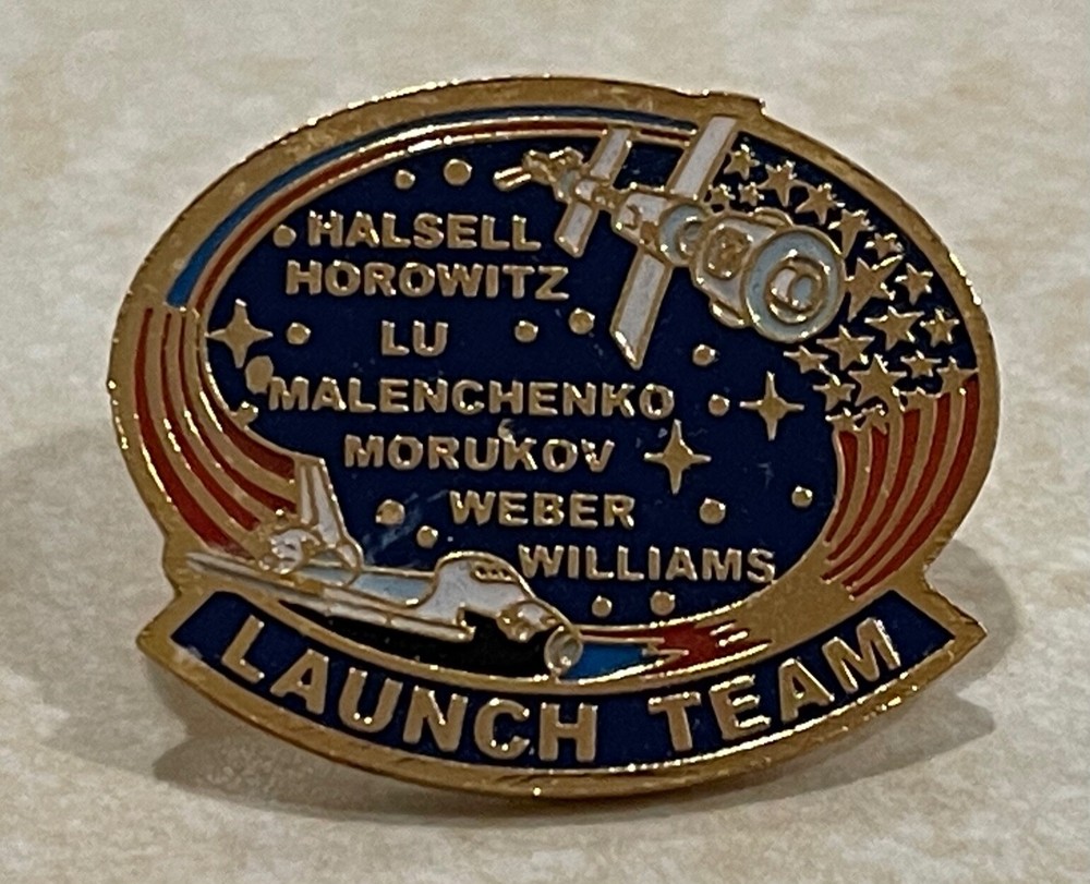 STS-101 / ISS SPACE SHUTTLE ATLANTIS LAUNCH TEAM PIN BACK  LAPEL PIN