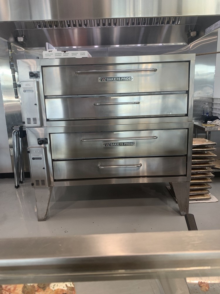 Baker's Pride Commercial 2 Deck Floor Model Deck Oven for Pizza Restaurants