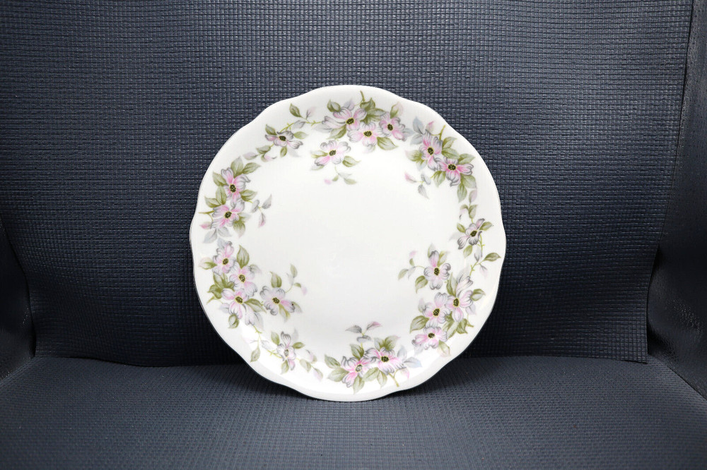 Bellaire Fine China Trellis Pattern Dinner Plate 10 1/2"