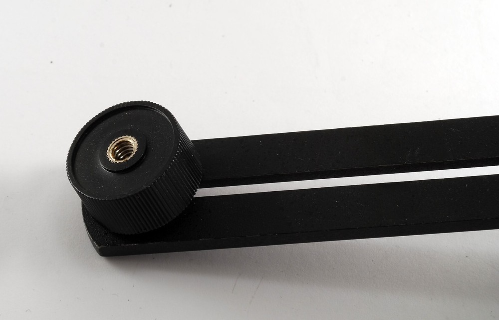 VIVITAR Camera Bottom Plate For Flash Bracket Flash Grip Used