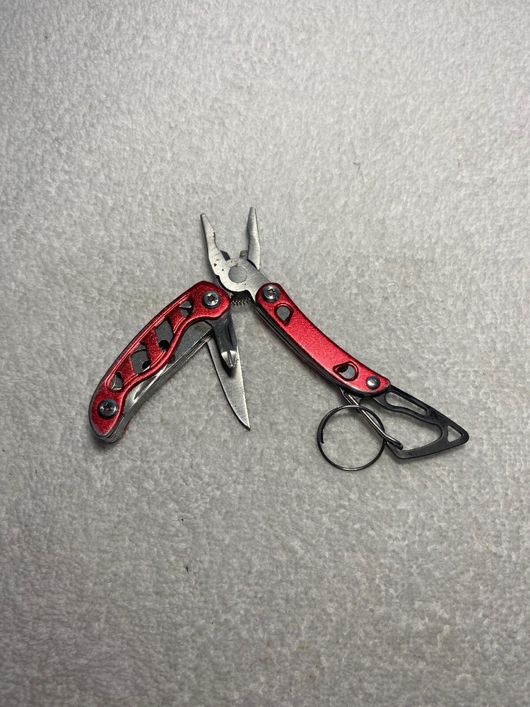 Assortment Of 4, 6 In 1 Multi Tools