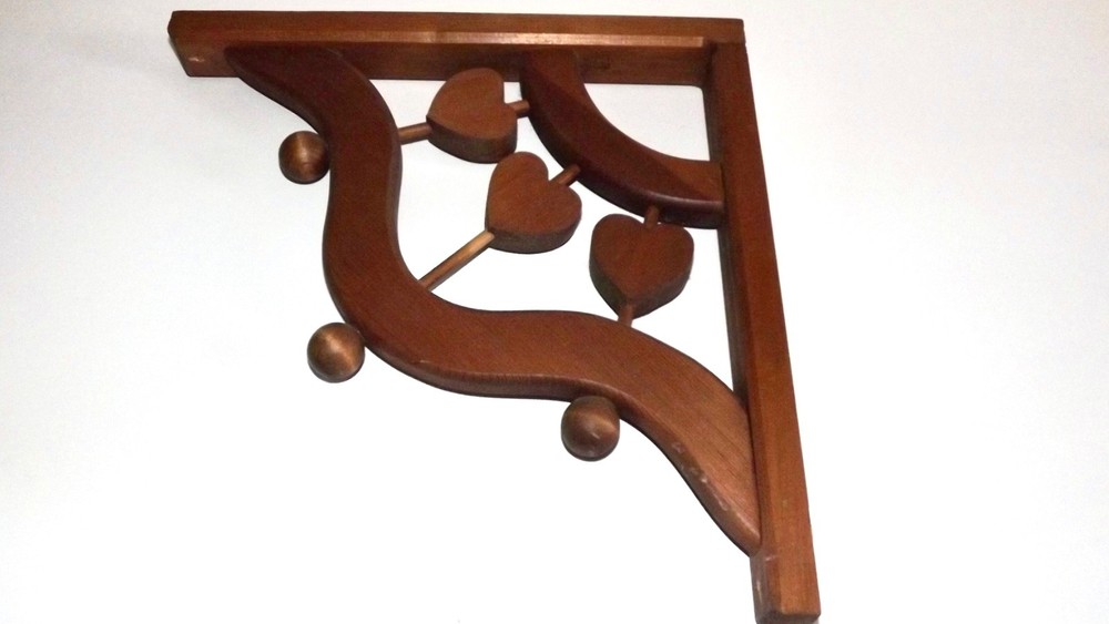 TWO CORBEL PINE CORNER BRACKETS