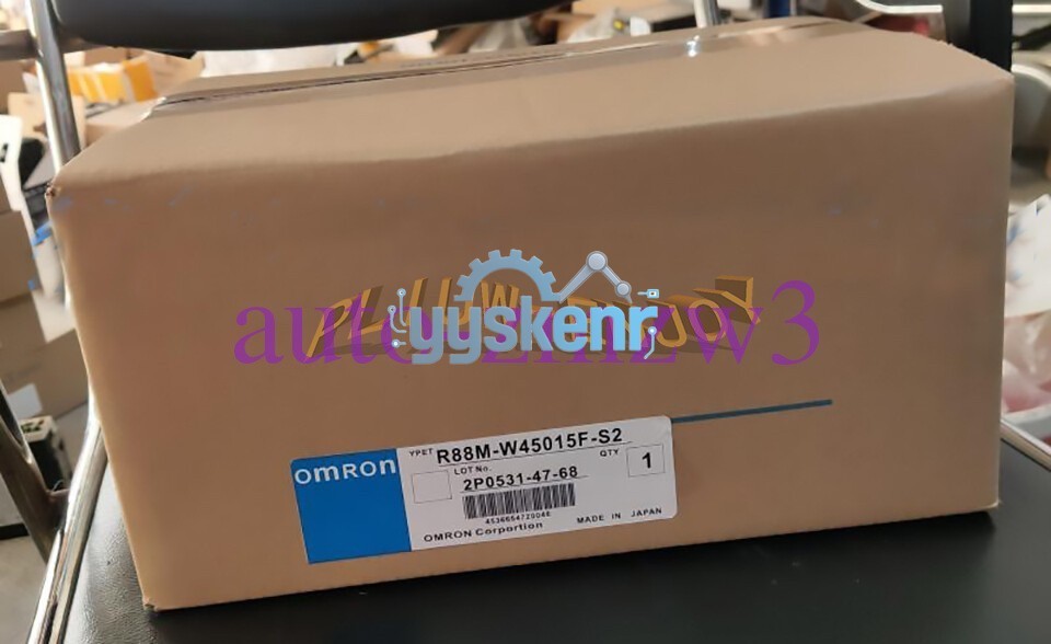 ONE NEW OMRON SERVO MOTOR R88M-W45015F-S2