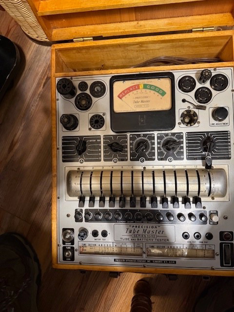 vacuum tube tester working