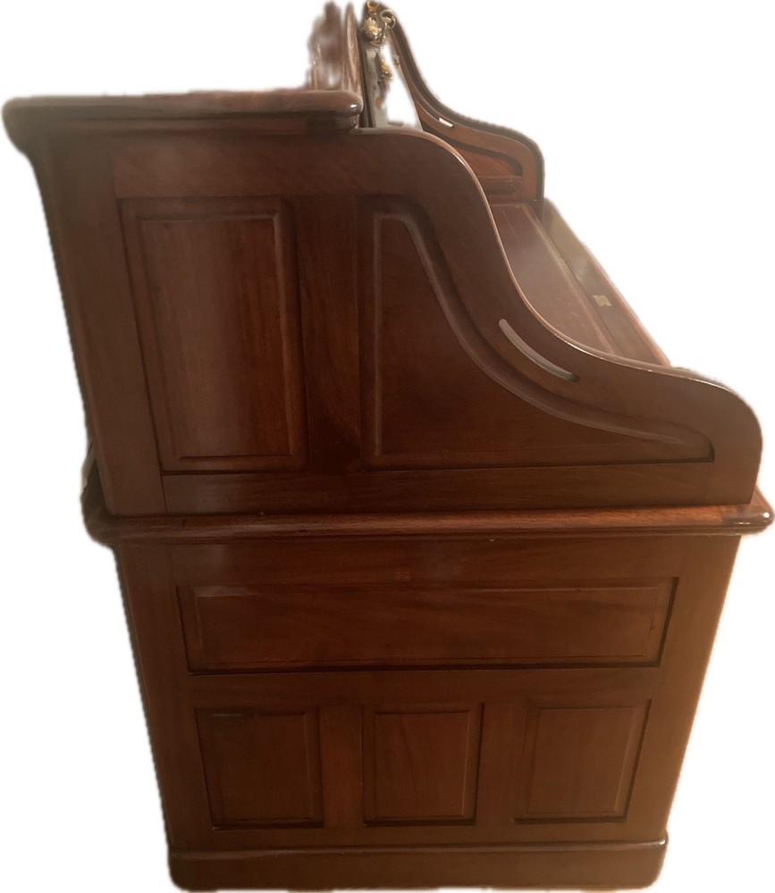Antique Mahogany Roll Top Desk - Excellent condition