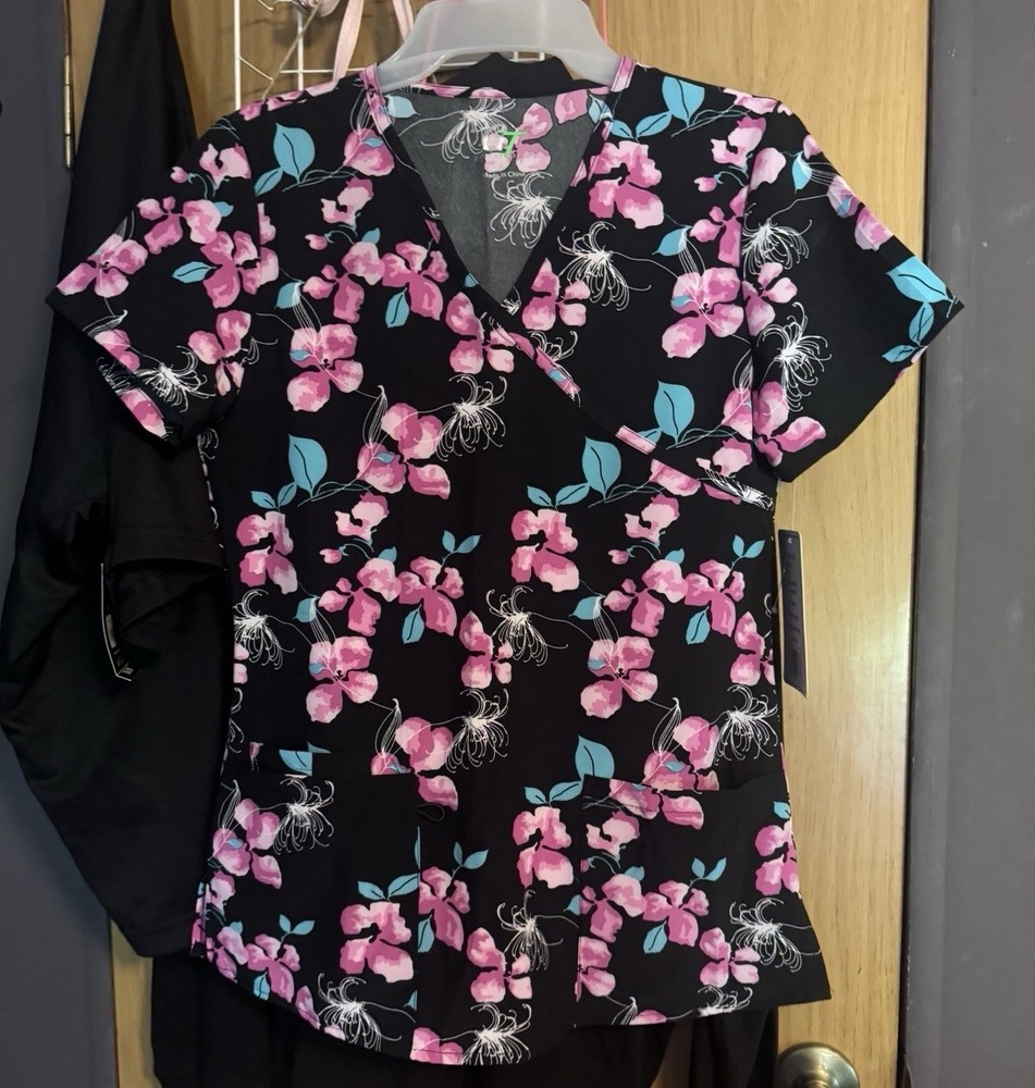 Scrub lot ! Sizes small/ XS