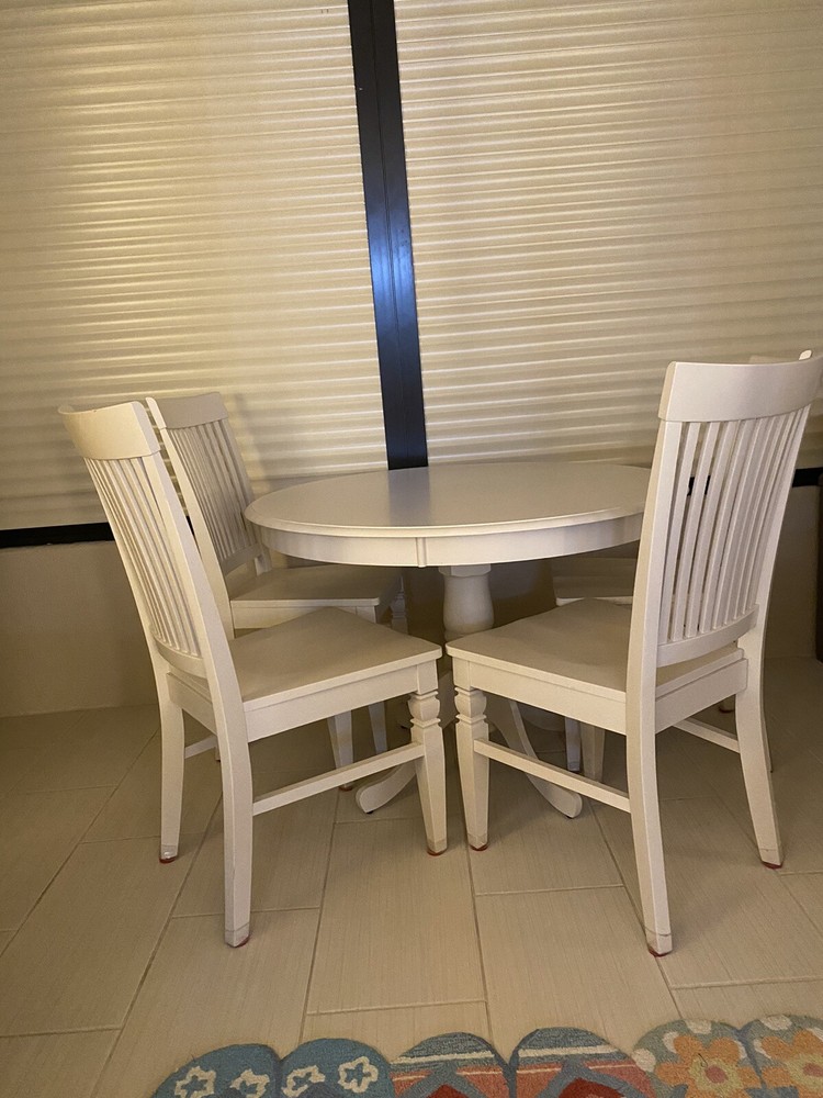 Rarely Used! Round dining room set table 4 chairs white, Solid Wood, 2 Yrs Old