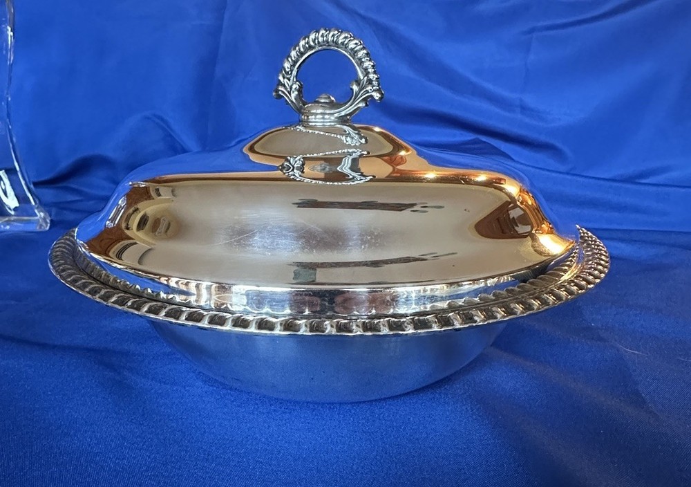 Vintage SilverPlate Covered Serving Dish, original pyrex insert VG+ Post-1940