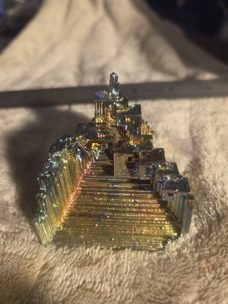 BEAUTIFUL BISMUTH SPECIMEN 144 GRAMS