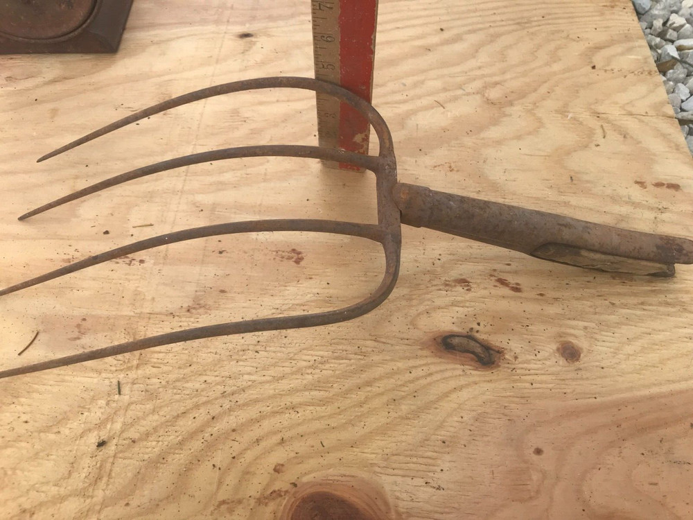 Fork Rake Head 4 Thines Rusty Rustic no handle Original Vintage Primitive Metal