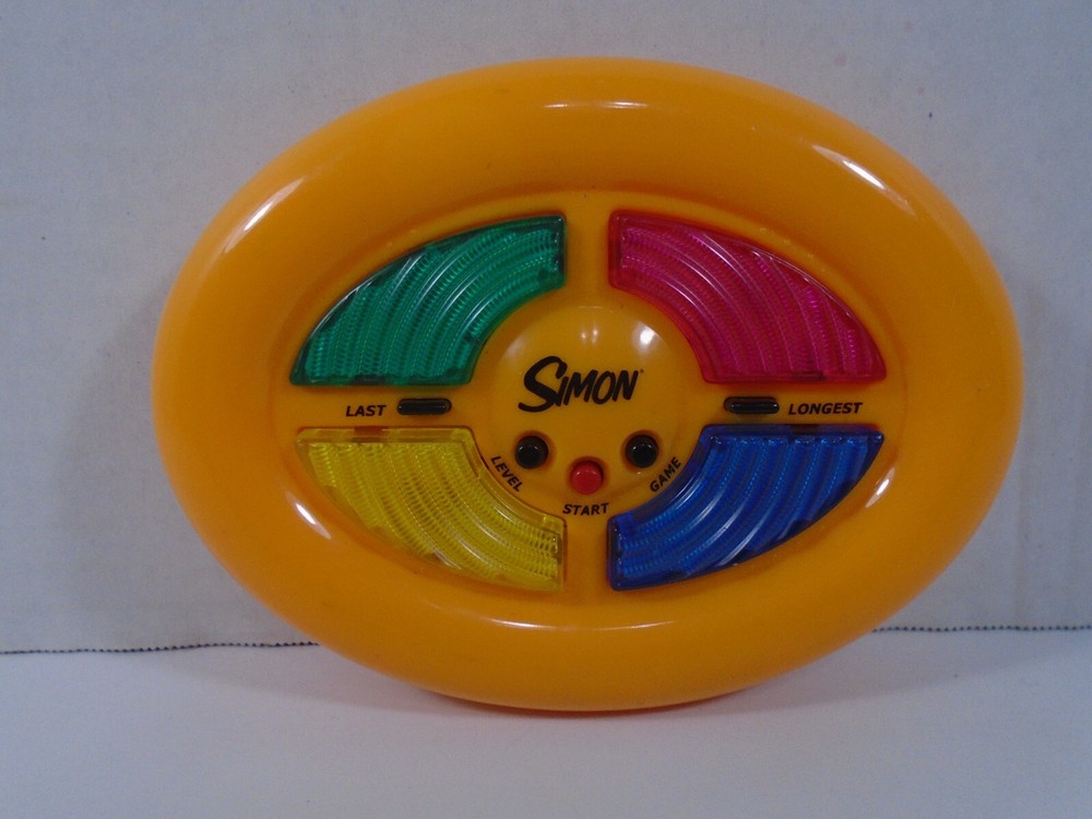 2002 HASBRO--ELECTRONIC MINI YELLOW SIMON GAME (LOOK)