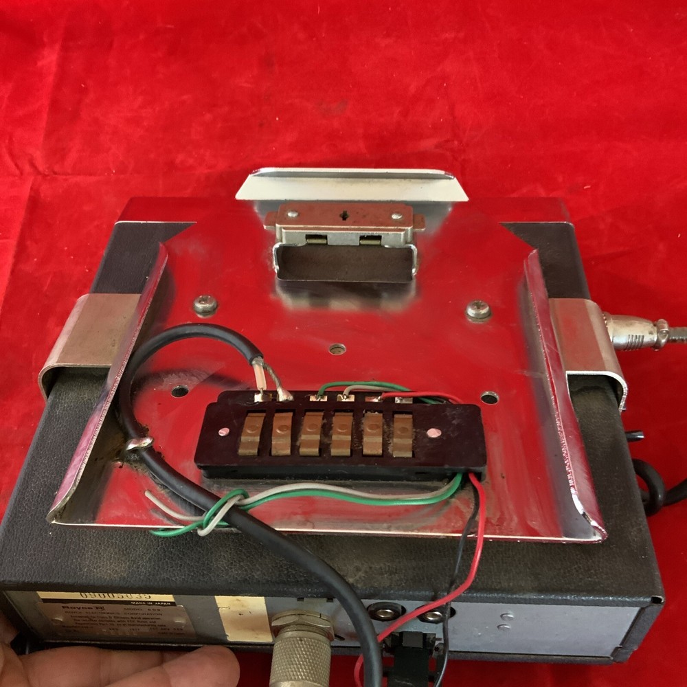 Royce CB 609 - 40 Channel Base Transceiver & Mic With Bracket Power? Untested
