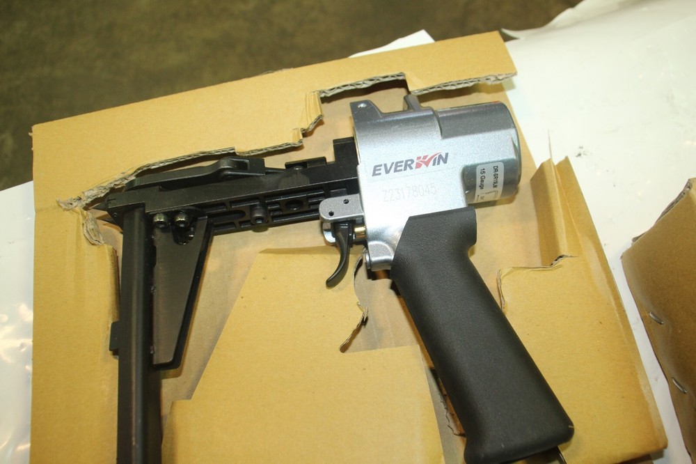 NEW Everwin Pneumatic D-Ringer Stapler DR-SR15LM