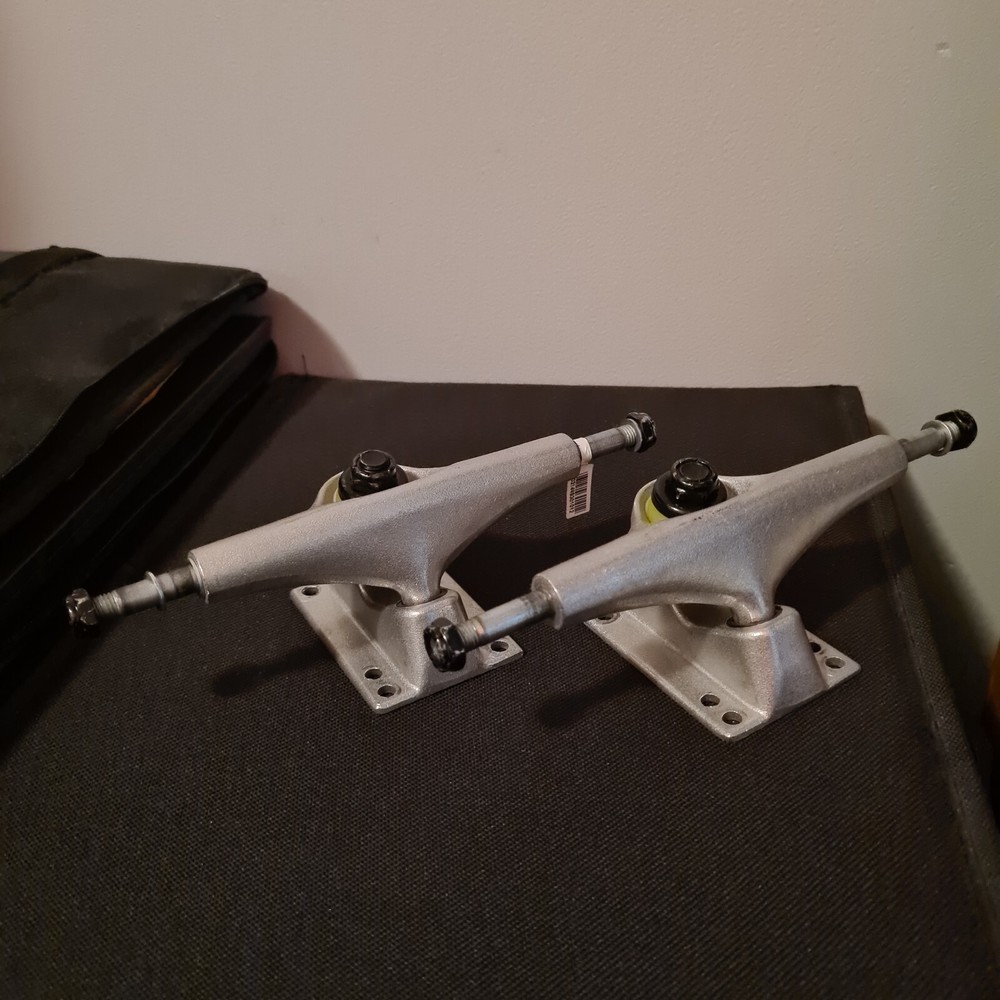 Skateboard Trucks