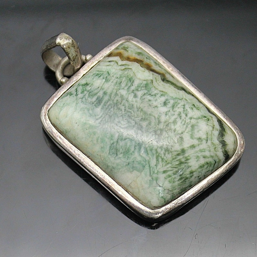 IMPRESSIVE VINTAGE FRAMED GENUINE TREE AGATE STERLING SILVER PENDANT