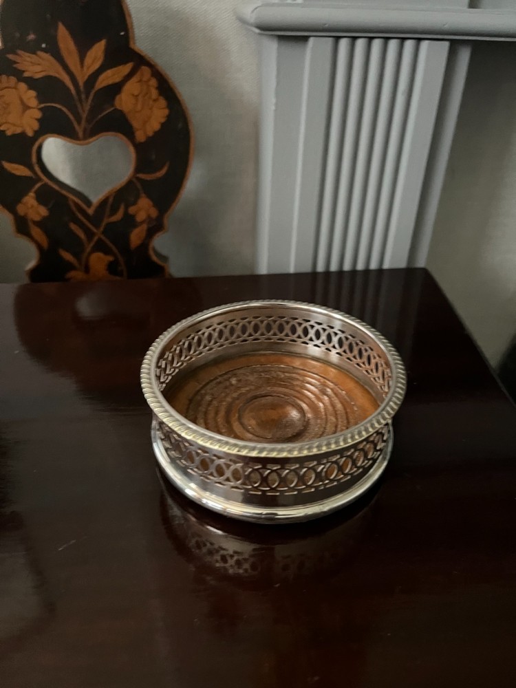 SILVER PLATED PIERCED WINE SLIDE WITH BEADED BORDER (WC-100E)