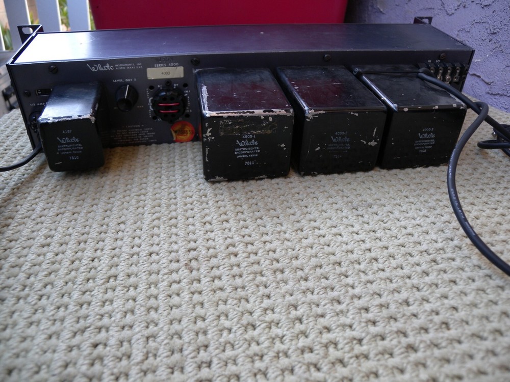 WHITE PROFESSIONAL EQUALIZER 4000. GREAT WORKED CONDITION. WITH TESTED. U.S.A