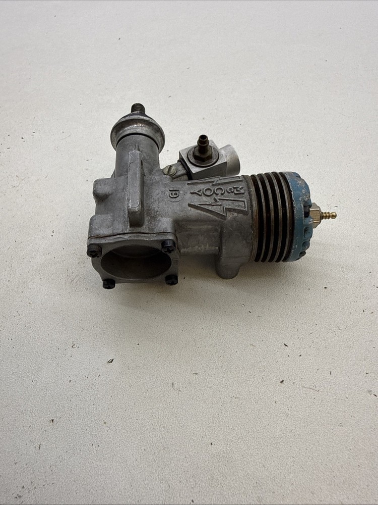 Mc Coy 19 Blue Head Rc Engine. Excellent Condition M8