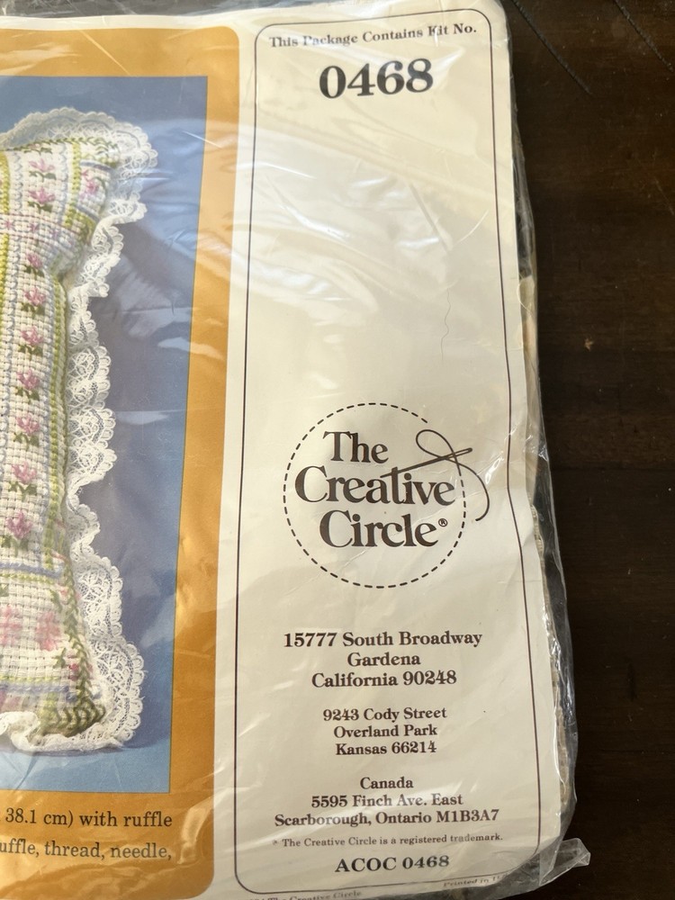 Creative Circle Romantic Ribbons Pillow Kit (Model 0468) 15x15