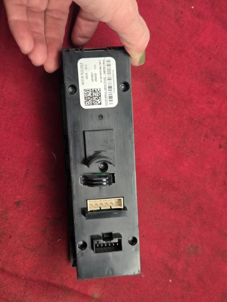 International 3 SWITCH PANEL Dash Panel - NAVISTAR 4057689C1, 28564525 MUX A