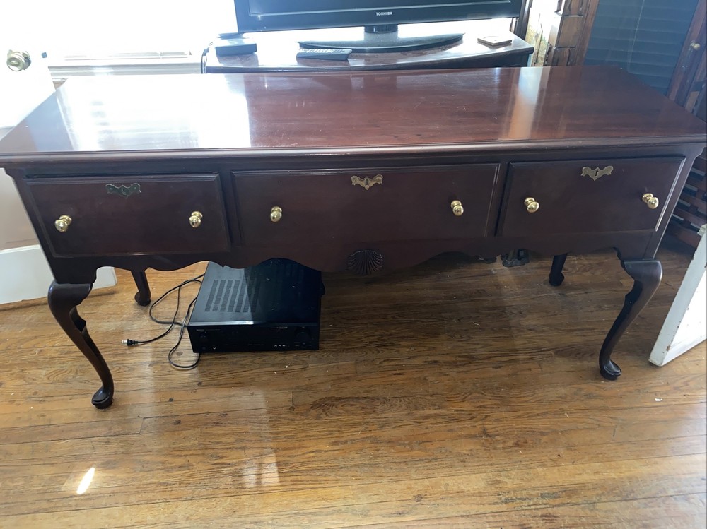 Very Nice LINK-TAYLOR Heirloom Solid Mahogany Queen Anne Buffet