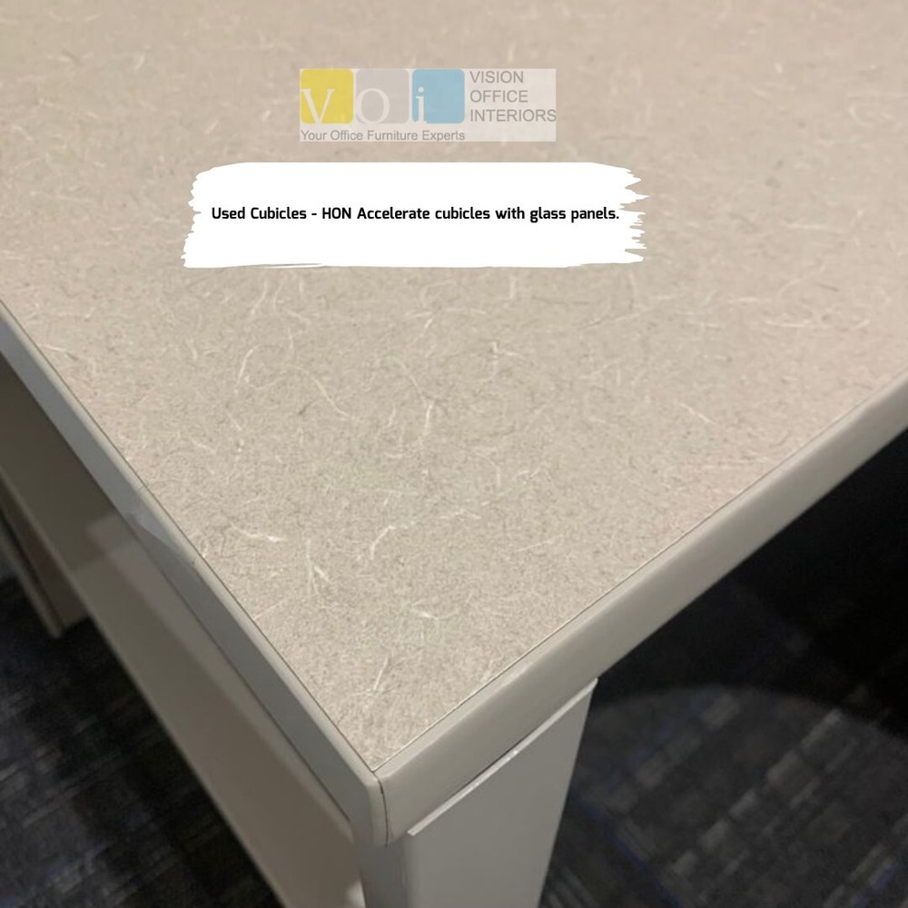 HON Accelerate cubicles with glass panels.