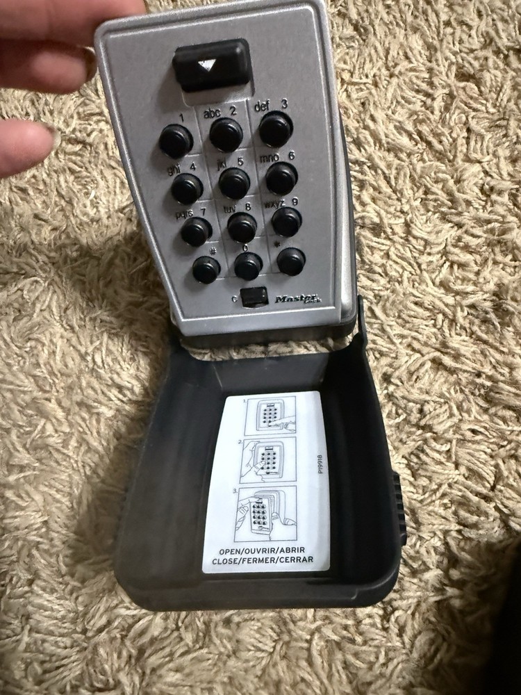 Master Lock Combination Lockbox