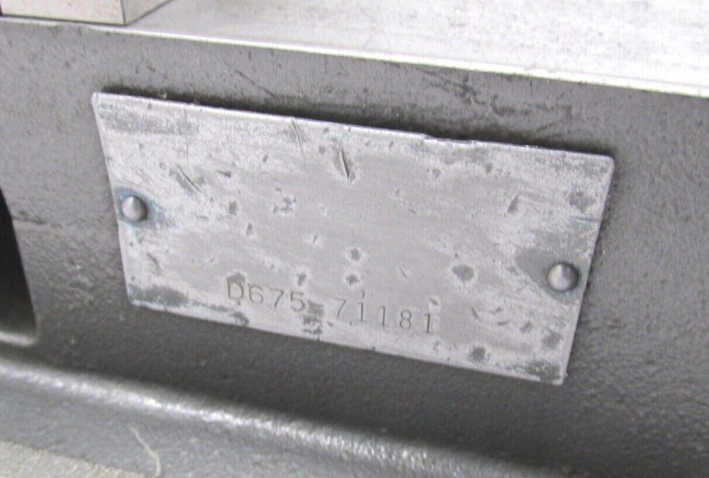 KURT ANGLOCK 6" MILLING MACHINE VISE w/ JAWS & HANDLE - #D675