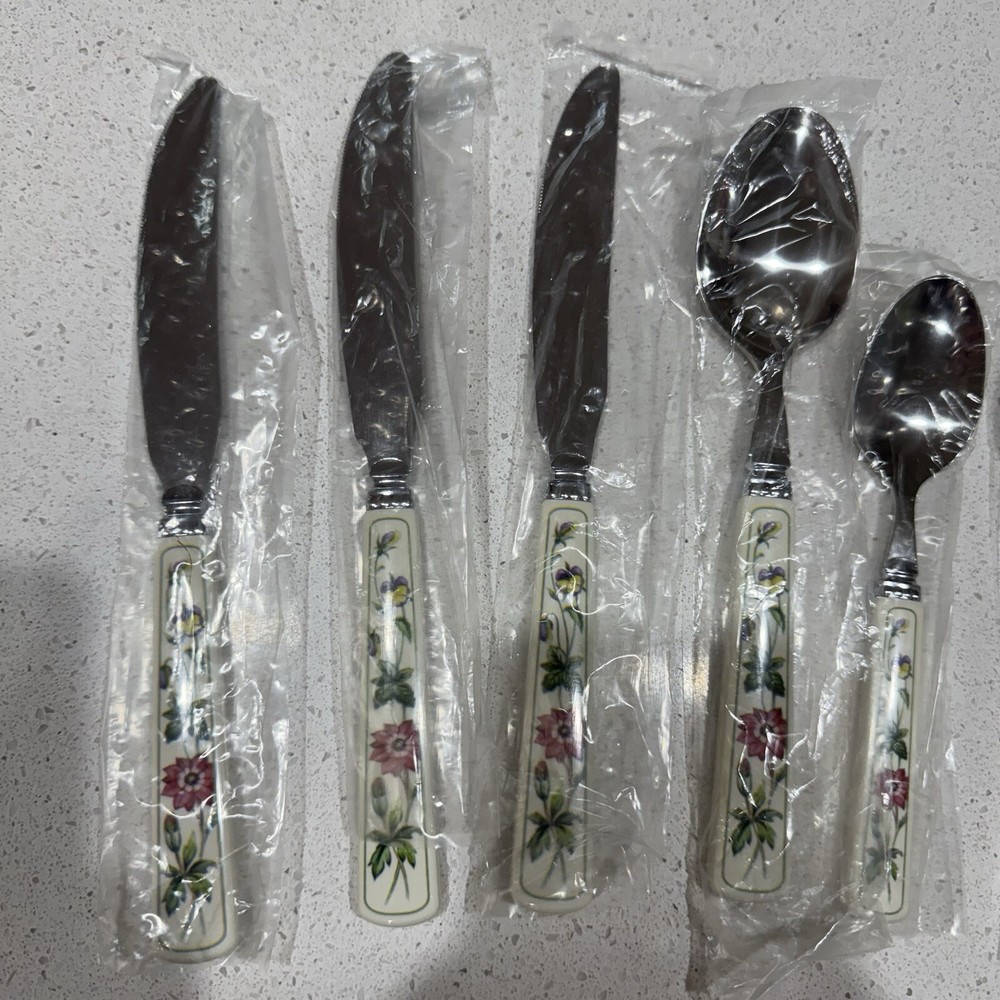 Studio NOA Japanese Flatware White Handle With Flowers 10 Pc Set