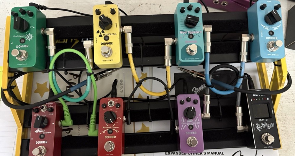 Donner Pedal Board with Multiple Effects Pedals