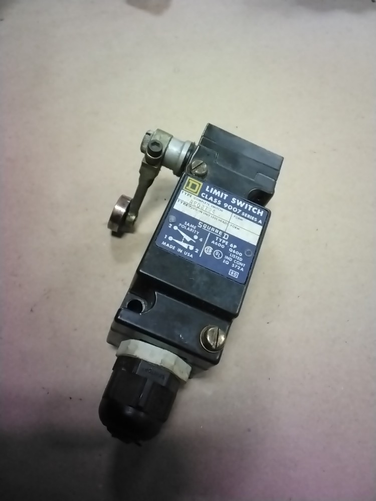 Square D AEQ2724 Limit Switch Class 9007 Ser A