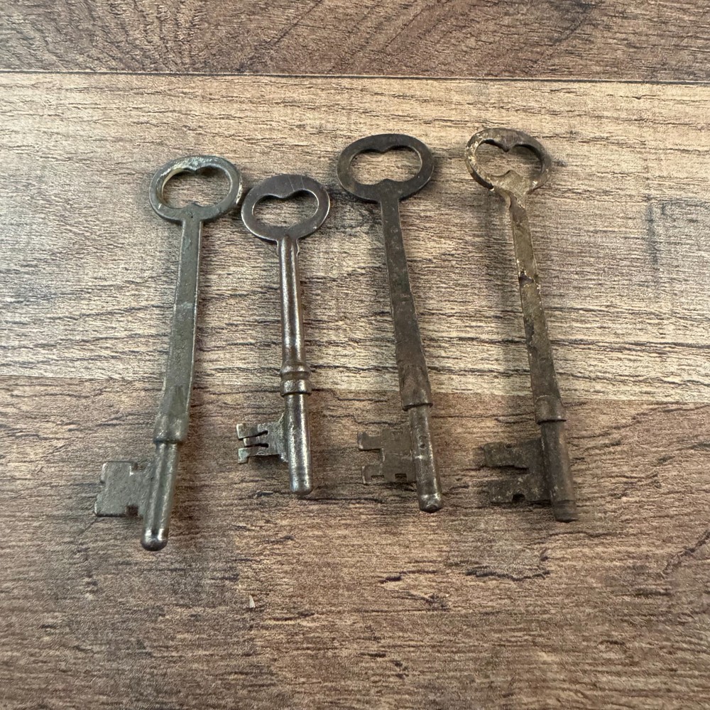 4 Piece Lot Antique Skeleton Keys