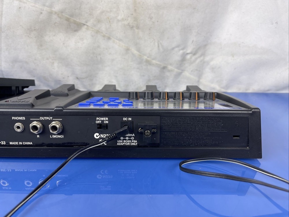 Boss Roland ME-33 Multiple Multi Effects Processor Guitar Effect Pedal + PSU