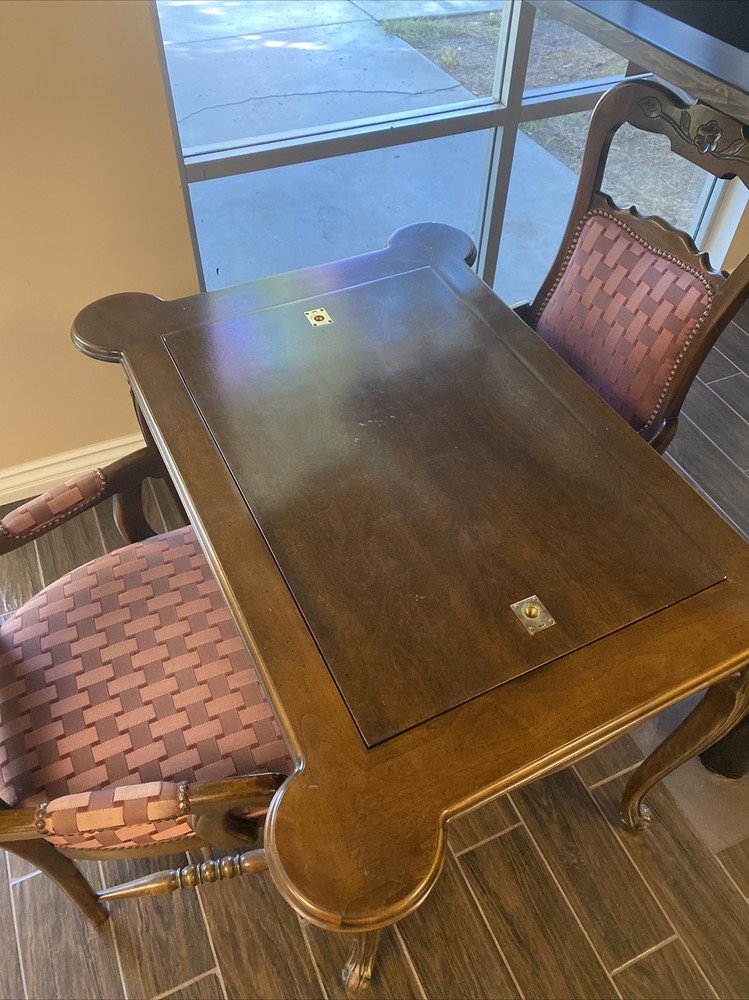 Backgommon table with chairs