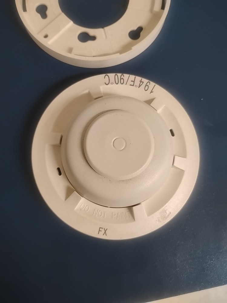 System Sensor 5604 Heat Detector 194°F Fixed Temp. Preowned